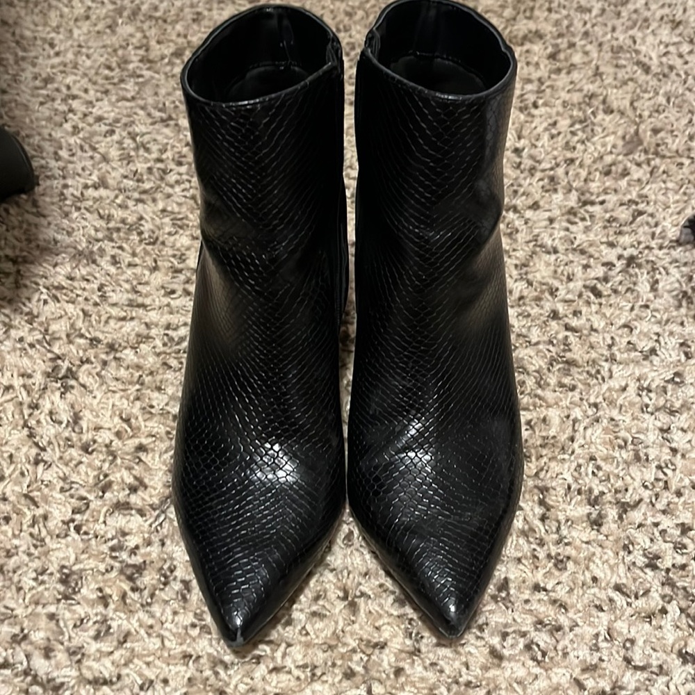 Soda women’s booties